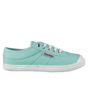 Nuestro zapato de lona original es un zapato popular, llamativo y cómodo. El zapato es un símbolo de originalidad y es el perfecto favorito de todos los tiempos. La gran selección de colores le permite explorar su propio estilo personal... ¿a qué espera?. Detalles del producto. Cordones regulables para un ajuste adecuado. Disponible en numerosos colores para adaptarse a sus preferencias. Unisex. Zapato ligero. El zapato de cordones de corte bajo permite la rotación y la flexibilidad. Parte superior: lona y ante de vaca. Suela: RBGuía de tallas/ajuste. Si estás entre dos tallas, te recomendamos que elijas la más grande.Guía de lavado. Se recomienda no lavar el zapato.