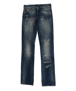 Jeans Just Cavalli de corte recto y acampanado  
Totalmente nuevos con etiquetas 100% auténticos  
Corte recto con diseño acampanado  
Lavado azul y acabado desgastado  
Hechos de 100% algodón  
Con cremallera  
Detalles de logo  
Hecho en Italia  
Material: 100% algodón