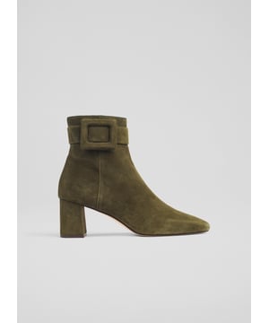Step out in style with the charming Wilde buckle ankle boots, perfect for any smart-casual occasion. Featuring a covered buckle design in a rich green suede, these boots come with a comfortable block heel and a square toe, all lined with leather. Made in Spain. Pair them seamlessly with jeans or a stylish dress for a versatile and polished look.