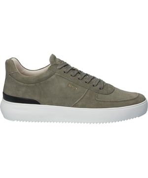 Radley lage sneakers van Blackstone pronken met een sportief en casual ontwerp, perfect voor elke gelegenheid. Met perforaties op de neus en een zwarte stabilisator op de hiel, biedt Radley de perfecte balans tussen sportief en casual. Deze Blackstone sneaker heeft ook platte katoenen veters en een gewatteerde tong met het Blackstone-logo. Deze luxe details tillen de sneaker naar een heel nieuw niveau, waardoor het een must-have is voor de garderobe van elke man.