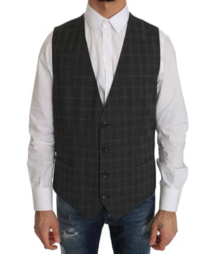 Wunderschön neu mit Etikett  
100% Authentisches DOLCE & GABBANA Fashion-Weste  
Modell: Formelle Weste  
Passform: Regelmäßig  
Farbe: Grau mit Karomuster  
Verstellbarer Rückenriemen  
Voller Knopfverschluss  
Logodetails  
Hergestellt in Italien  
Material: 97% Wolle 3% Elastan