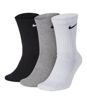 Potencia tu entrenamiento con los calcetines Nike Everyday Lightweight. Los hilos suaves con tecnología absorbente de sudor ayudan a mantener los pies cómodos y secos.