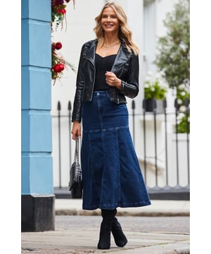The skirt of the season
Made from our signature soft stretch denim
Statement panelled detail
Full flared hem for a standout silhouette
You'll wear it year-round
Add a knit and knee-high boots for the perfect autumn outfit