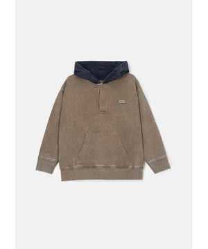 A classic and comfortable hoody crafted from textured jersey with an authentic wash. Features a kangaroo pocket and contrast navy hood and signed off with our branded hardware.