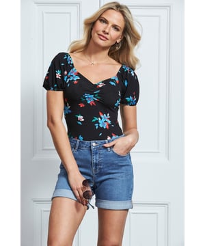 Denim shorts and summer: the perfect match
Go-with-everything mid-blue wash
Made from our signature soft stretch denim
Turn-up cuffs
Flattering length
Made for your nice tops