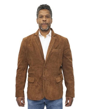 Presentamos el epítome de la sofisticación atemporal, la chaqueta blazer de cuero de gamuza de cabra. Confeccionada con gamuza de cabra de primera calidad, esta chaqueta rezuma lujo y estilo refinado. Con botones en el puño, un bolsillo para billetes y un bolsillo en el pecho, combina a la perfección elegancia y funcionalidad. Disponible en cinco colores cautivadores, ofrece versatilidad para adaptarse al gusto de cada individuo. La chaqueta cuenta con una sola abertura, lo que mejora la transpirabilidad y la facilidad de movimiento. Su confección experta garantiza una silueta elegante y a medida, lo que la hace adecuada tanto para ocasiones formales como para salidas elegantes. Realza tu guardarropa con esta chaqueta blazer de diseño impecable, donde convergen la comodidad, el estilo y la artesanía. Características de diseño: • Construcción de gamuza de cabra de primera calidad • Botones en el puño para mayor elegancia • Práctico bolsillo para billetes y clásico bolsillo en el pecho • Disponible en cinco colores cautivadores • Una sola abertura para transpirabilidad y facilidad de movimiento