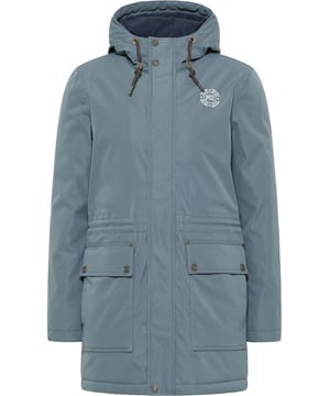 De Arctic jas van Mo garandeert je een ontspannen winter zonder te vriezen of nat te worden. Het gecoate materiaal is wind- en waterdicht, terwijl de binnenkant van polarfleece voor geïsoleerde warmte zorgt. Uiterlijk overtuigt de parka door zijn tijdloze design, dat wordt geoptimaliseerd door de grote opgestikte zakken met flappen. Andere kenmerken zijn het interne trekkoord in de taille, de geribde manchetten aan de mouwen en de capuchon met sterk koord. Een praktisch extraatje zijn de functionele banden aan de binnenkant van de parka, waarmee je de jas als een rugzak over je schouders kunt dragen.  Winter parka