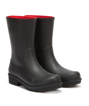 Houd je voeten droog tijdens nat weer met de Wonderwelly korte laarzen met een rubberen bovenwerk met voorgevormde zool en wonderwelly voetbed technologie die zorgt voor comfort zolen afgewerkt met lichtgewicht waterdichte buitenzool.