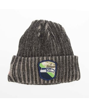 Mens New Era Seattle Seahawks NFL Salute to Service Bobble Knit Hat in black.- Turned hem.- Knitted.- Embroidered branding.- 100% Acrylic.- Ref: 60423708