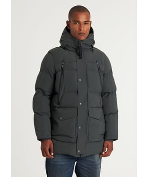 Material & Fit The Explorer Tech is a long winter coat with a regular fit. It is a technical jacket with an outer layer made of 65% recycled polyester and 35% polyester. The coat is sturdy with a lining of recycled nylon and filled with 100% recycled polyester. These layers make the jacket water-repellent, windproof, and breathable.  Details This winter coat features an adjustable hood, elastic cuffs in the sleeves, and eight pockets, including two inner pockets. The jacket has a double-sided, waterproof zipper and is finished with signature CHASIN’ details.  Specs  Water-repellent Windproof Breathable 8 pockets Plastic double-sided zipper Signature CHASIN' details The model is wearing size M, is 1.89 m tall, with a waist measurement of 76 cm.