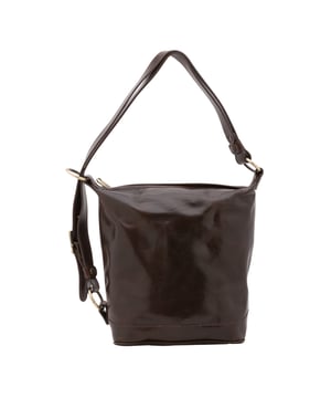 Bolso tipo bombonera para mujer. El cierre es con cremallera. Los bolsillos internos son uno con cremallera. Los bolsillos externos están ausentes. La bandolera es ajustable en piel. Falta el mango. Hay un compartimento interno. El material exterior es auténtica piel de vacuno. Internamente está forrado en algodón. Medidas: 34x33x15 cm. Hecho en Italia