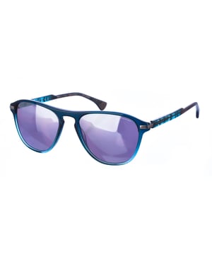 Gafas de sol Armand Basi con montura de acetato.
 Color Turquesa
 Forma ovalada.
 Lentes de color Gris Oscuro Espejada
 Patillas de acetato a tono, con el nombre de la marca grabado.
 100% Protección UV. 
 Cristales antirreflejo.
 Incluye una funda de tela de protección.
Los colores reales del producto pueden variar ligeramente con respecto a los colores que muestra su monitor.
 
 Medidas  Ancho lente: 56 mm. Puente: 19 mm. Patillas: 145 mm.
 
 Limpiar las gafas con agua y jabón (neutro).
 - No utilice paños sucios o abrasivos, que puedan alterar las características de los filtros.
 - Utilice solo accesorios y repuestos originales.
