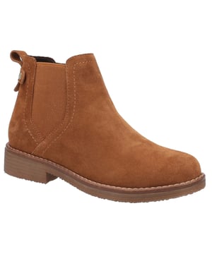 Met zijn knusse fleece voering en waterafstotende bovenwerk van echt suède, maar met een wijdere pasvorm voor extra comfort, kun je in stijl van je dag genieten in onze trendy Maddy Boot.