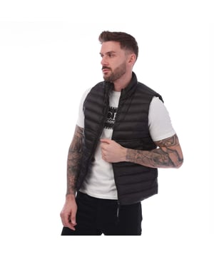 Mens C.P. Company D.D. Shell Lens Down Vest in black.- Stand-up collar.- Two-way full zip fastening.- Side zip pockets.- Back Lens detail.- Regular fit.- 100% Polyamide.- Ref: 17CMOW036A999