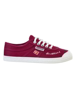 Nuestra zapatilla de lona Signature juega un papel importante en la historia de Kawasaki, y las zapatillas Signature están firmadas en japonés por Bo Stanley, el fundador de Kawasaki. Con un diseño clásico y un ajuste perfecto, ¡estás listo para salir a la calle!. Detalles del producto. Cordones regulables para un ajuste adecuado. Disponible en cuatro colores diferentes. Unisex. Zapato ligero. El zapato de cordones de corte bajo permite la rotación y la flexibilidad. Parte superior: lona y ante de vaca. Suela: RBGuía de tallas/ajuste. Si estás entre dos tallas, te recomendamos que elijas la más grande.Guía de lavado. Se recomienda no lavar el zapato.