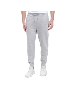 Jogging Calvin Klein Classic Sport Herren Grau Synthetik. Authentisches Kleidungsstück der Marke Calvin Klein - Streetwear/Sportwear-Design von Calvin Klein - Calvin Klein für Herren Mode, perfekt für den Alltag - Der graue Jogging Calvin Klein lässt sich hervorragend mit dem Rest Ihrer Garderobe kombinieren - Bequemer Synthetikstoff - klassisch - Classic Sport -