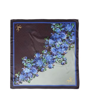 Foulard de 19V69 Italia.
  Diseno FLOWER V02.
  Color: Multicolor.
  Composicion: 100% POLIESTER.
  Medidas: 90x90 cm.
  Fabricado: ITALIA.
  Temporada: Todas las estaciones.
  Alta calidad y larga duracion.