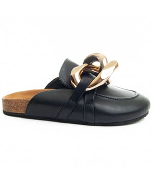 Mule für Damen. Bequeme Passform. Gepolsterte Innensohle. Rutschfeste Sohle. Verstärkte Nähte. Von anderen Marken für unsere Marke hergestellt. Ungefährer Maß: 3 cm Keil und 2 cm Plattform.