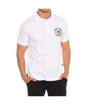 Polo Plein Sport met korte mouwen.
 Kraag met kapel
 Halfhoge knoopsluiting.
 Korte mouwen met geribde afwerking.
 Merkopdruk op de voorkant.
 Merkbadge op de achterkant.
 Naden in toon zichtbaar.
 Samenstelling: 95% Katoen, 5% Elastaan
 Onderhoud:
Wassen op maximale temperatuur 30º.
 Strijken op lage temperatuur.
 Geen droger gebruiken.
 Geen bleekmiddel gebruiken.
 Niet chemisch reinigen.