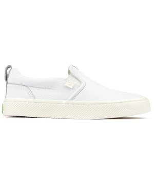Jump Into These Bright White Cariuma Slip-on Trainers For Eco-friendly Style And Comfort. These Slip-on Plimsolls Feature A Soft, Lgw Certified Leather, A Cushioned Cork Plus Bio-based Foam Insole For Casual Comfort And A Sturdy Rubber Sole For Traction. Embrace Fashion-forward, Laid-back Designs With A Good Conscience And Enhance Your Wardrobe With These Branded Skater Kicks.