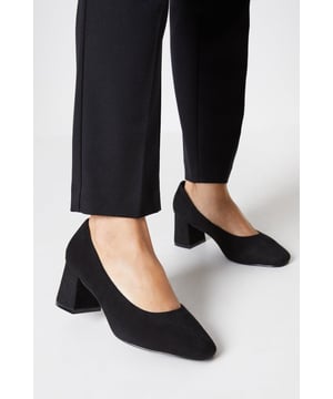 Introducing our Extra Wide Fit Elise Court Shoes, the perfect choice for women seeking both style and comfort. These pumps are designed to provide a comfortable fit without compromising on elegance.