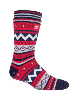 Machen Sie es sich zu Hause gemütlich, nachdem Sie einen weiteren harten Tag hinter sich gebracht haben. Lehnen Sie sich einfach zurück, legen Sie die Füße hoch und lassen Sie sich von diesen Heat Holders Thermosocken für Männer am Ende des Tages aufwärmen. Diese doppellagigen, seelenwärmenden Thermosocken sind mit einem nordischen Indie-Muster verziert und sorgen dafür, dass Sie es am Abend bequem und warm haben. Sie bestehen aus einer doppelten Schicht, was bedeutet, dass die Socken einen offiziell gemessenen TOG-Wert von 2,6 erreichen, der nachweislich die Wärme noch effektiver in den Fasern hält als ein originaler Heat Holder. Die innere Schicht ist besonders bequem und weich, intensiv gebürstet, so dass die langen Fasern mehr Körperwärme speichern können. Die rutschfeste Sohle dieser Hausschuhsocken hilft Ihnen, in Ihrem Zuhause sicher zu bleiben, besonders wenn Ihr Haus mit polierten Holzoberflächen oder Fliesen ausgestattet ist. Sie sind auch in einer Seele Erwärmung Geschenk-Box verpackt, so dass diese Seele Erwärmung thermische Socken sind wirklich das perfekte Weihnachtsgeschenk, um mit dem Winter einfrieren zusammenfallen. Diese Heat Holders Damen Seele Erwärmung thermische Socken sind in einer Größe 6-11 UK mit einer Auswahl von drei nordischen Farben / Stile. Sie sind maschinenwaschbar und bestehen aus 85% Acryl, 8% Polyester, 6% Nylon und 1% Elastan.