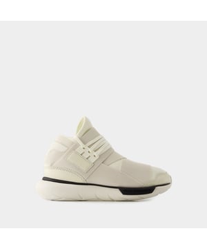 Colours: BLACK - BLACK/BLACK/OFF WHITE. Main material: smooth calfskin. Sole: synthetic. Lining: leather. Closure: top laces. Toe shape: round. How to size: true to size - Sizing: UK.