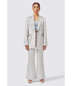 Make a bold statement in the Amarantha Slim Fit Blue Trouser. This animal print matching two-piece suit is a great addition to the Twisted Tailor Womenswear collection. Cut to a slim fit with a straight leg in a cotton blend for added comfort. If you're looking to spice up your wardrobe then these are the trousers for you. 
Model is 5'11" (180cm), chest 32.5" (83cm), waist 26.5" (67cm) and wearing a size 10.