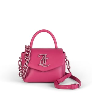 Bolso Alyssa de Juicy Couture - Elegancia y versatilidad para cualquier ocasión
El bolso bandolera Alyssa de Juicy Couture es el accesorio imprescindible para la mujer moderna. Confeccionado en suave piel rosa, combina estilo y practicidad. El icónico 'JC' dorado añade un toque de sofisticación, mientras que la correa de cadena ofrece comodidad y glamour. Perfecta para completar un look casual-chic o elevar un conjunto elegante, esta bandolera es ideal para quienes buscan un diseño sofisticado y funcional.

Dimensiones: Anchura: 17 x Altura: 6,5 x Profundidad: 14 cm