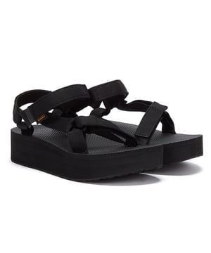 Taking our iconic Original Universal to soaring to heights, our edgy Flatform sandal uplifts any outfit with a platform footbed. Finished with earth-conscious recycled polyester straps, this sandal makes a statement while keeping you comfortable.