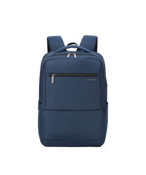 Mochila unisex. El cierre es con cremallera. Los bolsillos internos son bolsillos multifuncionales. Los bolsillos externos son dos delanteros con cremallera y uno trasero abierto. Falta la correa para el hombro. El asa es de tela. Hay un compartimento interno. El material exterior es poliéster. Internamente está forrado en poliéster. Medidas: 30x12x42 cm. Producto de moda