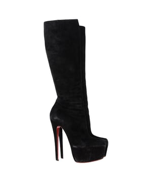 VINTAGE, RRP WIE NEU  
Die Christian Louboutin Bianca kniehohen Stiefel aus schwarzem Wildleder sind eine atemberaubende und elegante Ergänzung jeder Schuhkollektion. Hergestellt aus luxuriösem schwarzem Wildleder bieten diese Stiefel einen schlanken, raffinierten Look mit einer weichen, angenehmen Haptik. Das kniehohe Design schafft eine schmeichelhafte, leicht schmälernde Silhouette und macht sie zur perfekten Ergänzung zu Röcken und Kleidern sowie zu maßgeschneiderten Hosen oder Jeans.

Christian Louboutin Bianca kniehohe Stiefel aus schwarzem Wildleder

Zustand: Sehr gut  
Abnutzungsspuren: Geringe Markierungen, leicht benutzt, aber sehr gut gepflegt. Kleine Markierungen an der Sohle und Faltenbildung, leichte Kratzer an den Sohlen und Absätzen.  
Verpackung: Keine  
Farbe: Schwarz  
Material: Wildleder | Wildleder  
Größe: EU | 37/UK4/US7  
Maße: Absatzhöhe: 145; Innensohlenlänge: 280  
SKU: NAPPUGBSH446627W