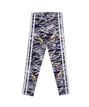 Junior Girls adidas Originals Allover Print Leggings in purple white.- Elasticated waist.- Allover logo print.- Colourful mid-rise tights.- Tight fit.- Main material: 92% Cotton  8% Elastane.  Machine washable.- Ref: GD2807J