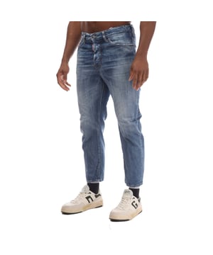 Heren DSquared2 Bro Jeans in blauw.- Knoopsluiting.- Vijf zakken.- Riemlussen.- Opgenaaid logolabel op de klep.- Opgenaaid leren label op de achterkant.- Vervaagd effect.- Taps toelopende pasvorm.- 100% katoen.- Ref: S74LB1531470