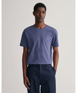 Featuring a small embroidered crest on the chest, this T-shirt is made from cotton and has a fine ribbed neckline for ultimate comfort. An essential part of any ensemble, wear it under your favorite knitwear, outerwear or teamed with jeans, chinos and shorts alike.
Regular fit Round neckline Embroidered GANT graphic on the chest
&nbsp;
2003184
&nbsp;