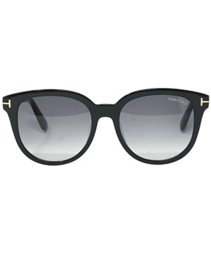 Een vleugje plezier voor je zomerdagen, maar niets bijzonders voor een Collectible Tom Ford. Tom Ford Black Sunglass Perfect voor de zomer. Gemaakt in Italie, Tom Ford Black zonnebril, lensbreedte = 54 mm, neusbrugbreedte = 19 mm, armlengte = 140 mm merk zonnebril en reinigingsdoek omvatte 100% bescherming tegen UVA & UVB zonlicht en conform aan de Britse standaard en 1836: 2005, zonnebril , Zonnebrillenkoffer, reinigingsdoek- en zorginstructies allemaal opgenomen Tom Ford FT0914 01B zonnebrillen