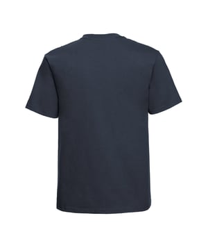 100% Ringgesponnene Baumwolle. Gewebe: Angerauht, Garn. Design: Unifarben. Schwer, Gebänderte Schulter, Schlauchförmig. GSM (Gramm pro Quadratmeter): 215. Nachhaltigkeit: Amfori-Freigabe, Better Cotton Initiative, BSCI, Verein für faire Arbeit, Oeko-Tex Standard 100 zertifiziert. Verdeckte Nähte, Rundhalsausschnitt, Jerseyware, gerippt. Kurzärmlig. Bündchen: Doppelnähte. Saum: Doppelnähte.
