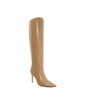 Crafted in premium leather, our Serve knee-high boot is a masterclass in modern glamour. The upper has been constructed for a generous and comfortable fit that creates a timeless silhouette. The sleek slice heel adds contemporary flair to this pointed-toe design.