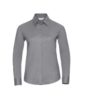 70% Katoen, 30% Polyester. Stof: Oxford Doek. Ontwerp: Eenvoudig. Hals: Klassiek. Hem: Gebogen. Manchet: Dubbele knoop. Mouwtype: Met lange mouwen. Darts rug, Darts buste. Geschikt voor: op maat. 135gsm. Duurzaamheid: Amfori, Better Cotton Initiative, BSCI, Fair Labor Association, Oeko-Tex Standard 100 Gecertificeerd, WRAP Gecertificeerd. Geschikt voor: Decoratie.