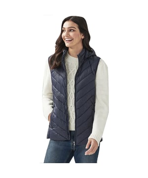 A lightweight gilet. With a detachable toggle hood and our crossed oars printed on the chest, this gilet is as versatile as it is stylish. Pair with a rugby shirt or throw on over a knit. Just the thing for those in-between days.
