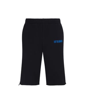 Stil und Funktion treffen bei diesen lässigen Cargo-Jogginghosen aufeinander. Sie haben einen Reißverschluss bis zum Knie, um die untere Hälfte abzunehmen, wenn es heiß hergeht, außerdem unser Logo auf der Vordertasche, einen elastischen Kordelzugbund und Seitentaschen. Kombinieren Sie sie mit dem passenden Hoodie für den kompletten Look.