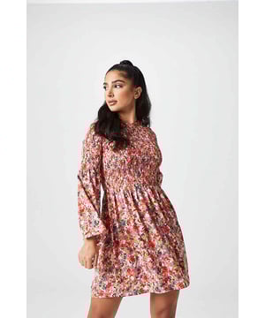 The perfect summer mini dress featuring a flawless fitted silhouette with a floral pattern and long sleeve detail.