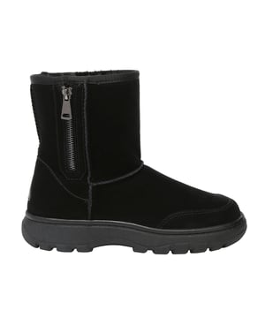 Of je nu boodschappen doet, een winterwandeling maakt of buiten geniet van een sneeuwdag, deze Starling Outdoor Boots zijn de perfecte metgezellen. Laat het winterweer je er niet van weerhouden om ten volle van het leven te genieten! Beschrijving: Bovenwerk van koeiensuède Warme voering van schapenvacht Zachte binnenzool van schapenvachtwol TPR-zool Technologieën: Water & Vlekbestendig bovenwerk Slipvaste buitenzool