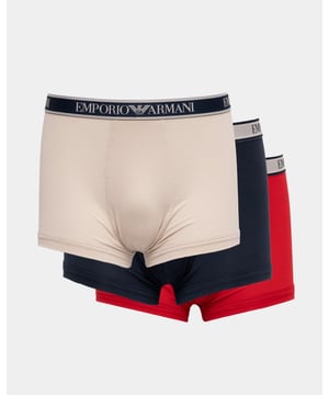 Discover the Emporio Armani boxer shorts 3-pack for men - the perfect combination of style and comfort! This set contains three high-quality boxer shorts that are equipped with a logo elastic waistband for a secure fit. The lined front with no opening ensures a comfortable fit while providing support. With the SHAPED FIT, these boxer shorts offer a modern and body-hugging silhouette that fits perfectly under your clothes. Made from high-quality materials, they guarantee a pleasant feel and long-lasting quality. Get the Emporio Armani boxer shorts 3-pack now and enjoy comfort and style all day long!