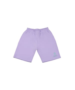 Short deportivo Superb.
Color Lila
Cinturilla elástica.
Detalle de la marca en el lateral superior.
Bajos con acabado acanalado. 
Costuras vistas a tono.

Composición:  96% Algodón, 4% Elastano.

- Lavar a máx. 40ºC.
- No usar lejía.
- Planchar a temperatura baja.
- No lavar en seco.
- No usar secadora.
