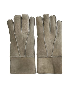 Experimente una calidez lujosa y una elegancia atemporal con los guantes de piel de oveja supersuaves unisex de Infinity. Fabricados con piel de oveja de primera calidad, estos guantes brindan una suavidad y comodidad inigualables, envolviendo sus manos en una calidez acogedora. Los detalles de puntadas refinadas agregan un toque sutil de sofisticación, lo que los convierte en un accesorio versátil para cualquier ocasión. Disponibles en una gama de colores clásicos, estos guantes complementan a la perfección su guardarropa y realzan su estilo. Con múltiples tamaños para elegir, encontrará el ajuste perfecto para máxima comodidad y flexibilidad. Combinando la artesanía tradicional con la funcionalidad moderna, los guantes de piel de oveja supersuaves unisex de Infinity garantizan tanto protección como estilo, para que pueda salir con confianza, sabiendo que está usando los guantes de la mejor calidad. Tamaño y ajuste Estos guantes pueden sentirse ajustados al principio, pero con unas pocas horas de uso, la piel de cordero se estirará naturalmente y se adaptará a su ajuste único.