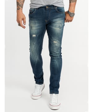 Ein Klassiker für Arbeitsalltag, Freizeit und Urlaub ist die Blue Jeans im Regular  Fit! Viele unserer hell- bis dunkelblauen Herren Jeans gefallen mit coolen Waschungen im Used-Look. Die lässig sitzenden Hosen verfügen über gerade geschnittene Beine, das typische 5-Pocket-Design und ein Rock-Creek Patch. Neben praktischen Bundschlaufen besitzen sie einen Verschluss mit Knöpfen oder Zipper. Unsere Herren Jeans bestehen zu 100% aus Baumwolle oder haben einen hohen BaumwollAnteil. Bei einigen Modellen sorgt ein Stretch-Anteil für die perfekte Passform.