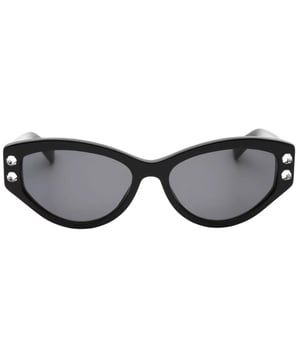 Moschino zwarte zonnebril. Wees cool en stijlvol met een Moschino-zonnebril. Ze zijn niet alleen strak en modieus, ze bieden ook uitstekende bescherming tegen de zon, die zowel comfortabel als verfijnd is. Maak je klaar om het seizoen in stijl te rocken! Lensbreedte = 55 mm, neusbrugbreedte = 16 mm, armlengte = 140 mm, Made In China Moschino Black MOS109 0807 zonnebril Zonnebrillen, zonnebrillenkoker, schoonmaakdoekje en onderhoudsinstructies allemaal inbegrepen, 100% bescherming tegen UVA- en UVB-zonlicht en conform Britse standaard EN 1836:2005 Stijlcode: MOS109/S 0807 IR