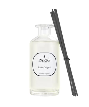 A herbal and floral blend, Lavender &amp; Lilac is a celebration of soothing purple tones. The main impression is of soft floral notes, with a touch of fruity pear and o to bring sweetness. Sage and lavender bring the effect of a hazy summer afternoon, smoothed out with amber and musks. A truly versatile fragrance that reminds you of summer year round, which works in living spaces and hallways.Due to supplier issues on 100ml vessels, contents may seem varied. Please rest assured that the fill level is correct as this is an automated process.The diffuser will still beautifully fragrance your home for days upon daysFragrance: Lavender &amp; Lilac100% Alcohol Free100mlDIFFUSER LIFESPAN20wksBlack MagicFRAGRANCELavender &amp; Lilac