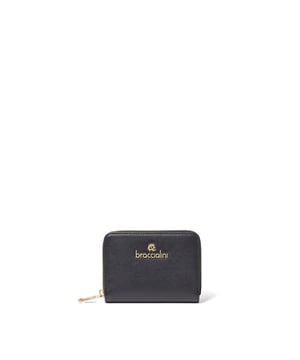 Cartera de mujer. El cierre es con cremallera. Los bolsillos internos tienen tarjeteros y uno con cremallera. Los bolsillos externos están ausentes. Falta la correa para el hombro. Falta el mango. Hay un compartimento interno. El material exterior es 100% Piel Auténtica. Internamente es 100% Poliuretano. Medidas: 13x9,5x2,5 cm. Hecho en Italia